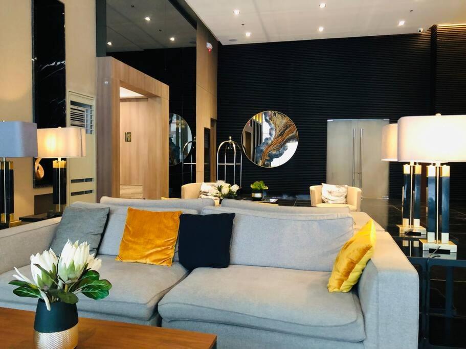 Air Residence 1Br With Balcony Free Netflix And Disney Plus Манила Екстериор снимка