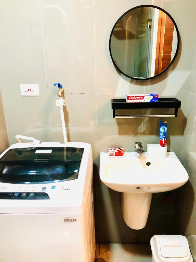 Air Residence 1Br With Balcony Free Netflix And Disney Plus Манила Екстериор снимка