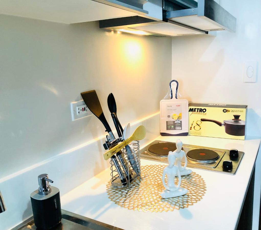 Air Residence 1Br With Balcony Free Netflix And Disney Plus Манила Екстериор снимка