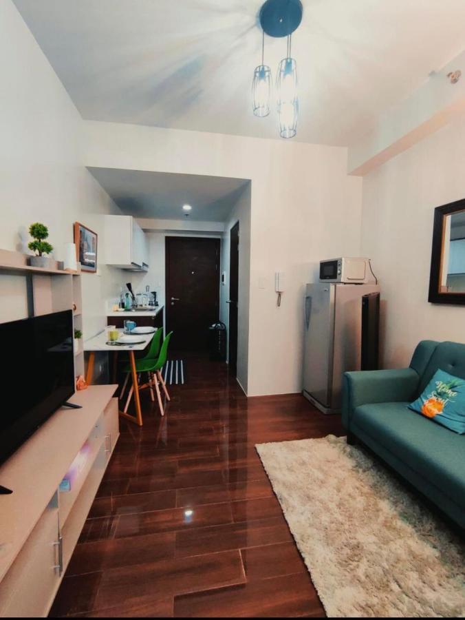 Air Residence 1Br With Balcony Free Netflix And Disney Plus Манила Екстериор снимка